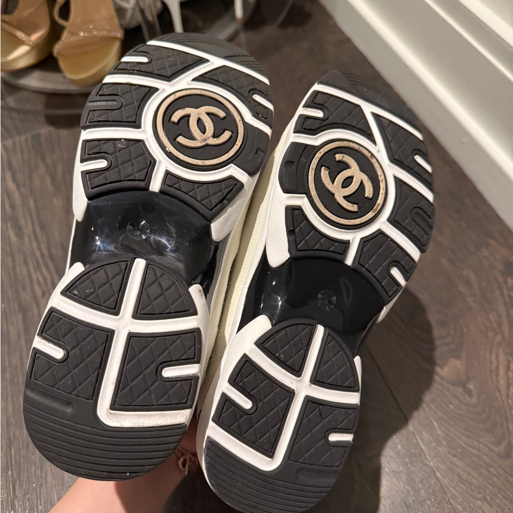 CHANEL Ivory and Ebony Lace-Up Sneakers - Picture 6 of 6